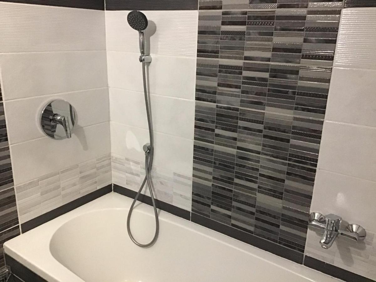 Family Wellness Apartman Hajdúszoboszló Esterno foto